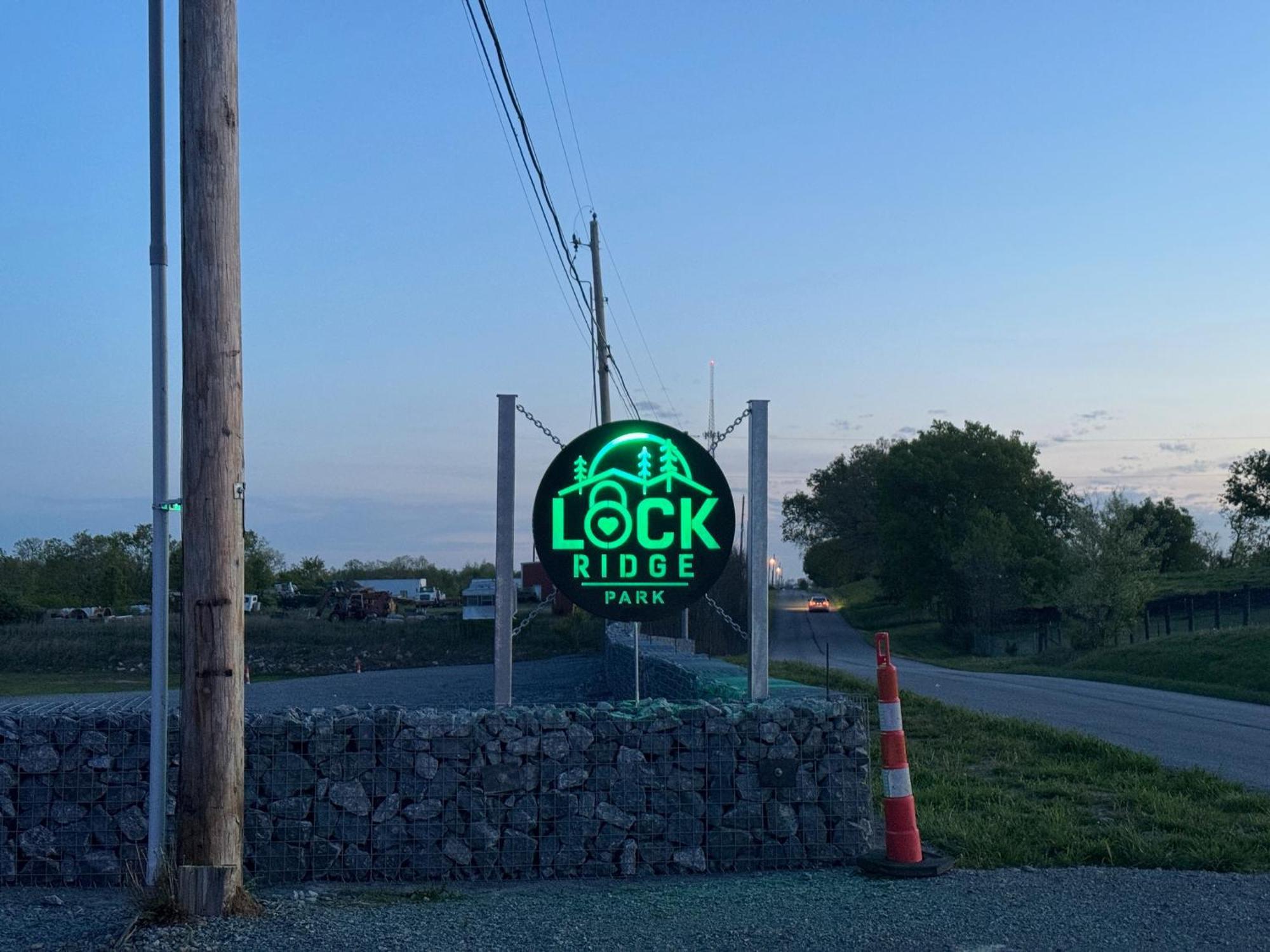 ホテル Lockridge Park ダンビル エクステリア 写真